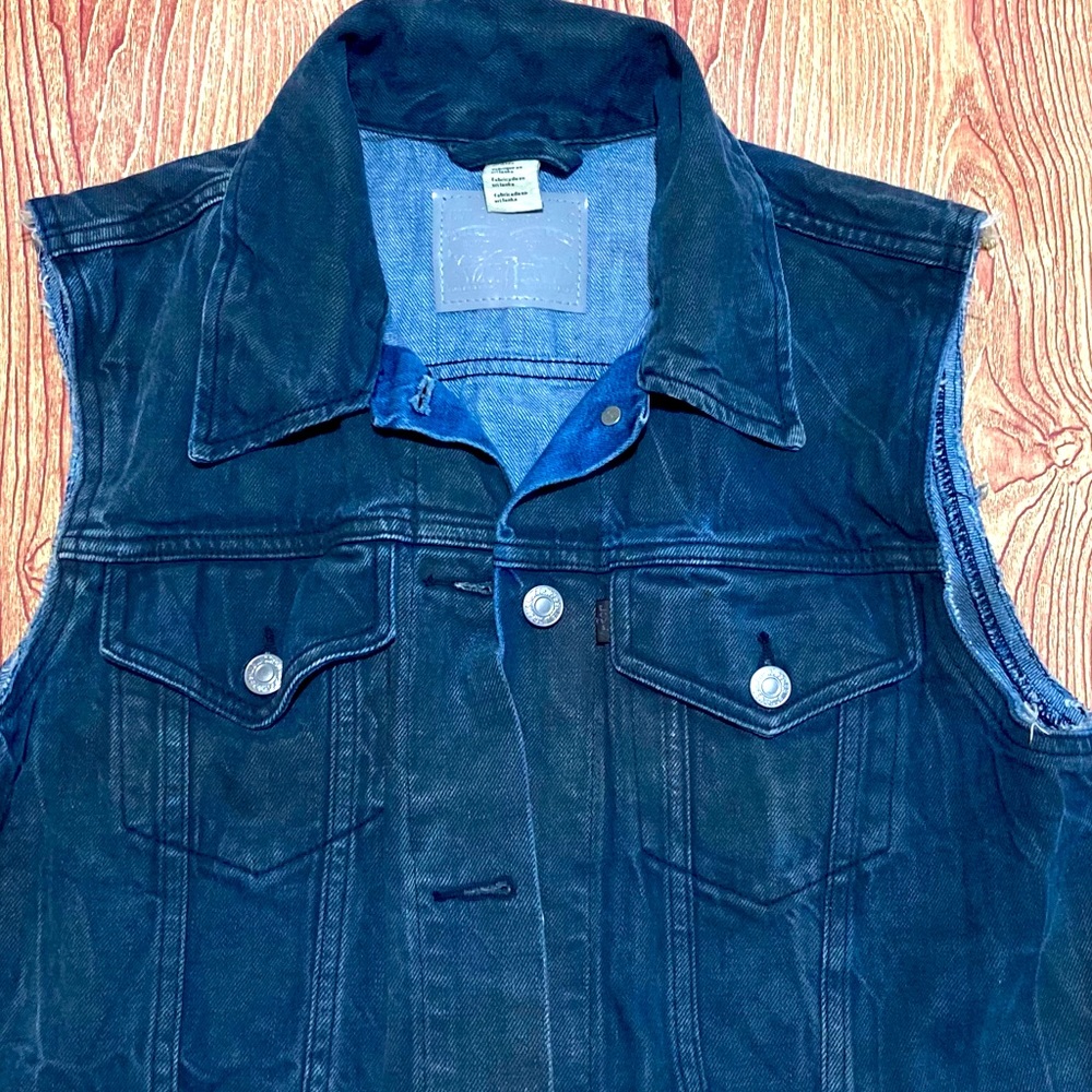 Levi’s cutoff vintage wash blue denim vest